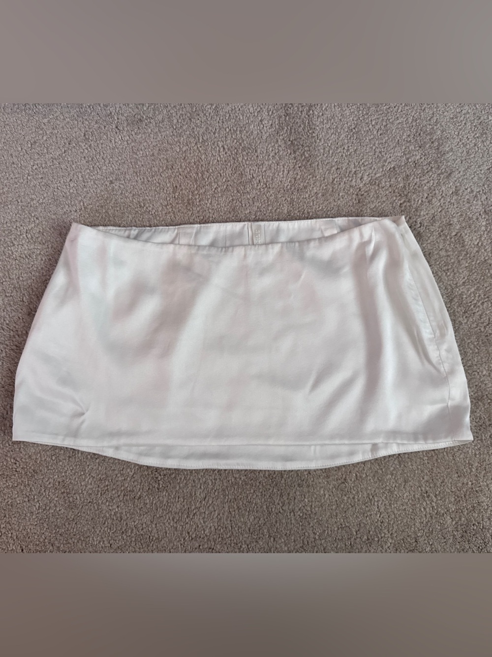 🔥🔥 SALE!!🔥🔥 Skims Silk Bridal Mini Skirt in Marble White - Picture 5 of 12